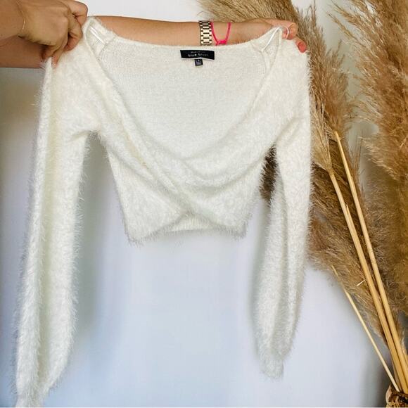 NEW DOLLS KILL BLUE BLUSH White Cropped Crop Top Plunge VNeck Fuzzy Sweater S - Picture 4 of 8